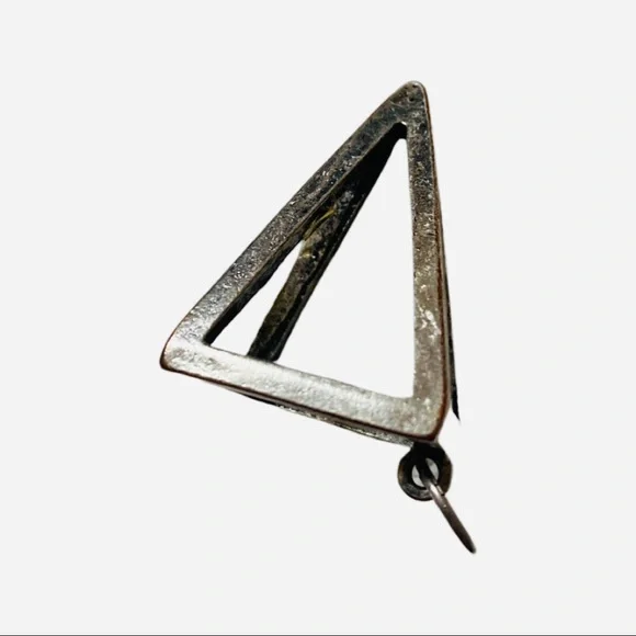 Free Geometric Pendant - Picture 2 of 4